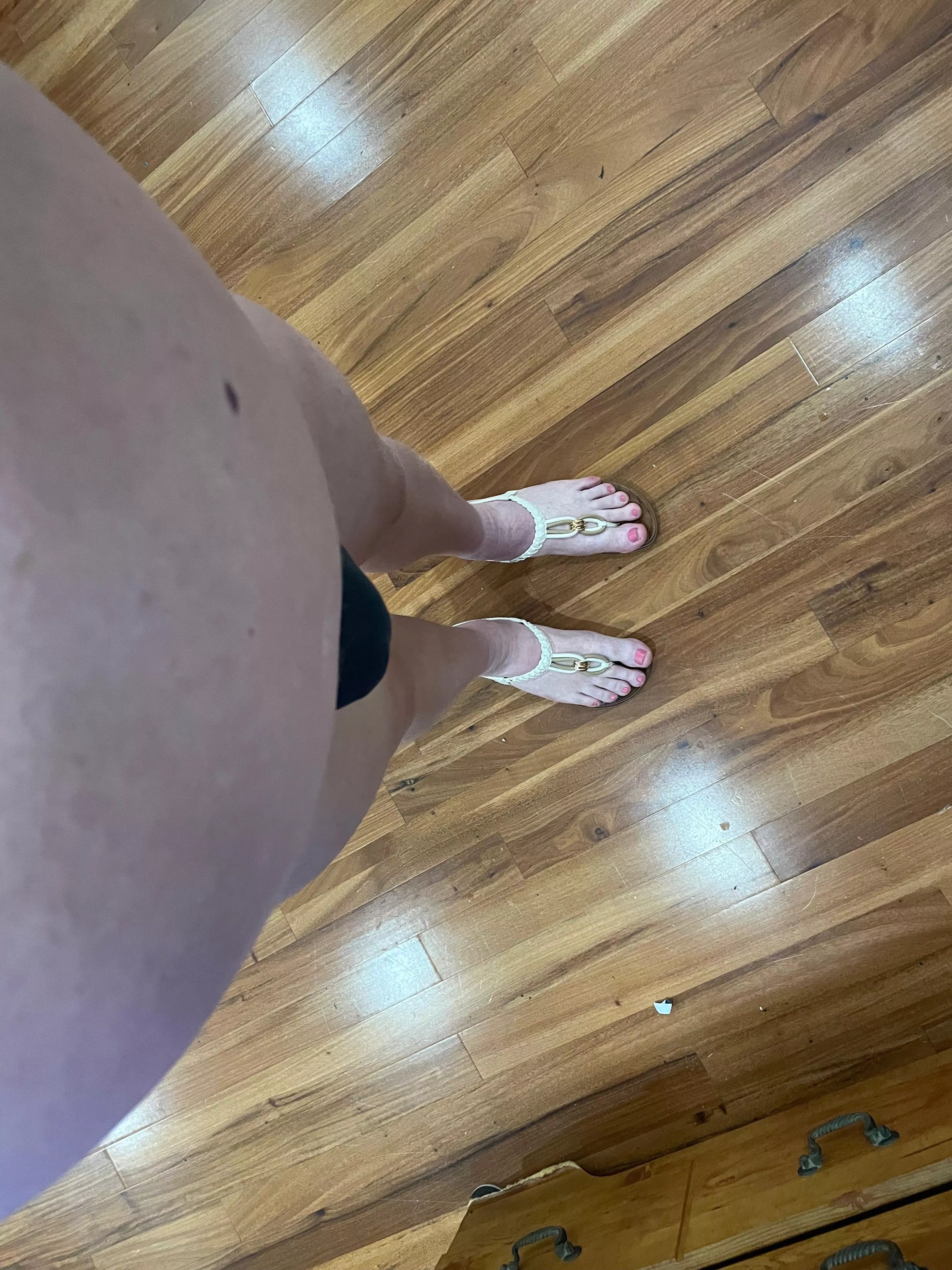 Another pic of my cute sandals…mmmmmmm. Who would give them a lick?