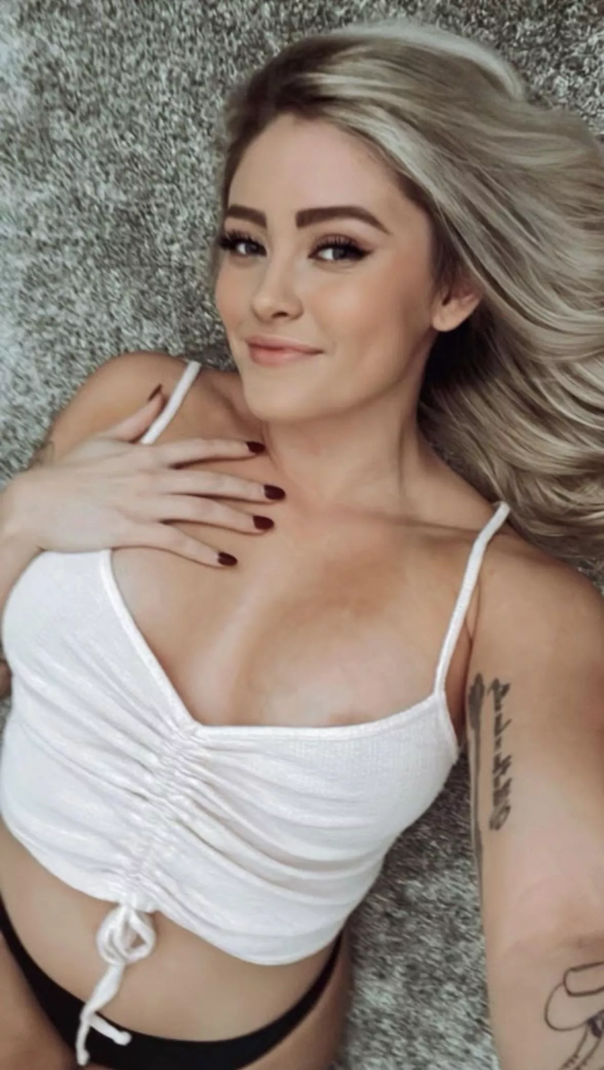 Anybody want to cum rip this top off of me?🤪