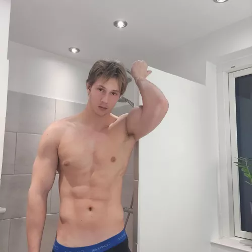 anyone else get horny around Christmas? 🎄😭