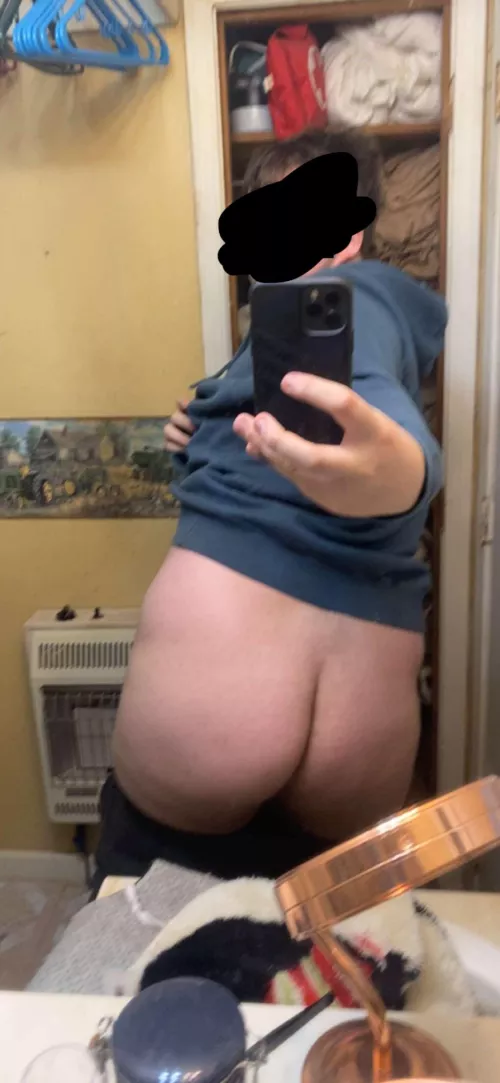Anyone like chubby guys behinds