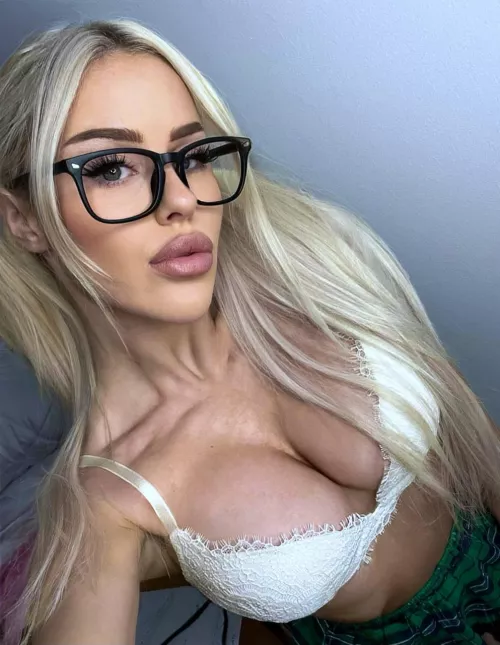 😳Can I sit next to you in class?