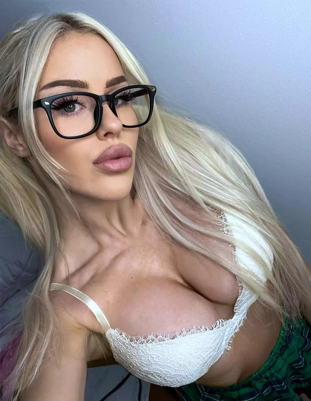 😳Can I sit next to you in class?