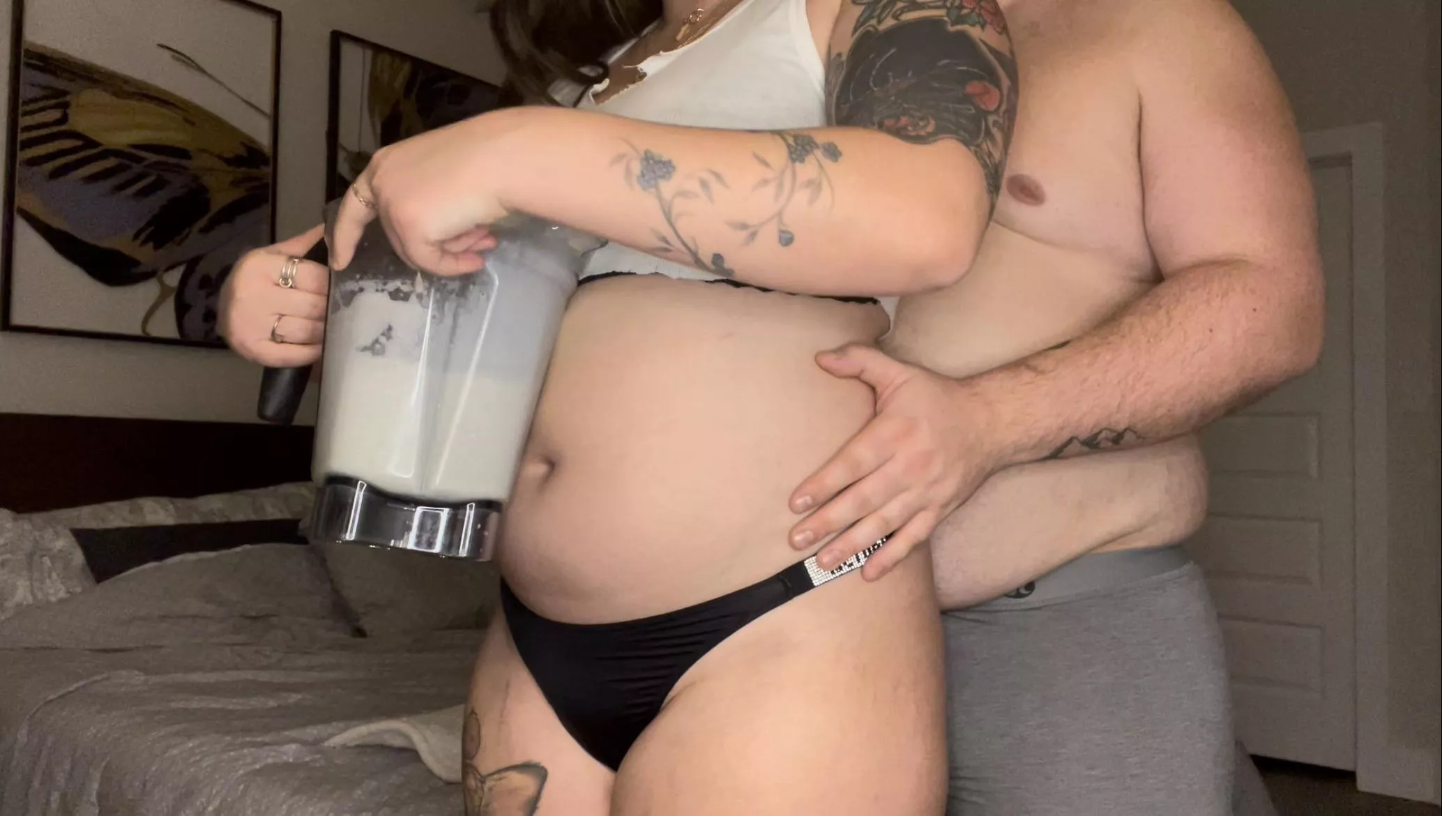 Chugged a heavy cream, mass gainer, and ice cream shake tonight🐷 so stuffed😩