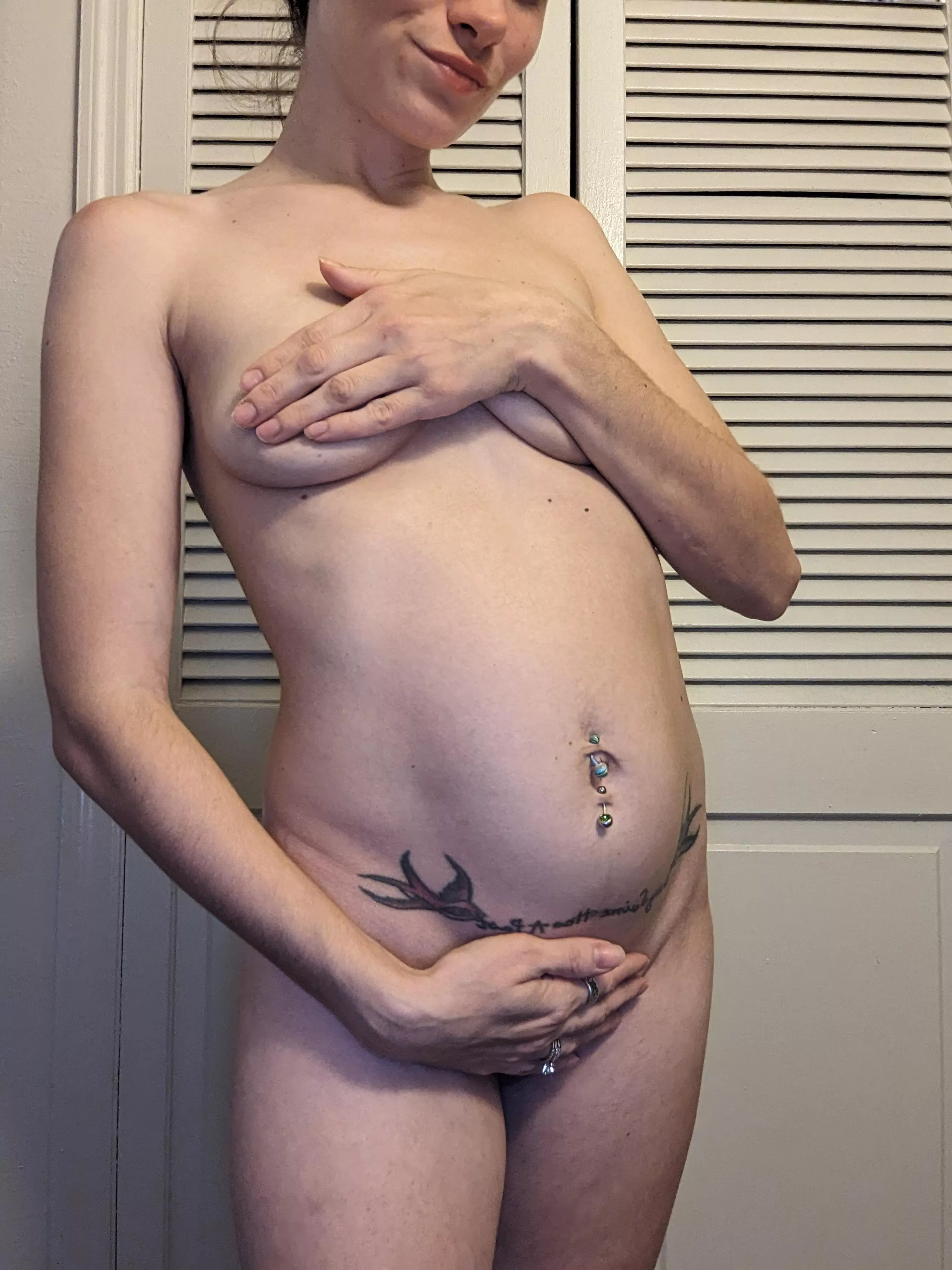 Come icing my 15 week pregnant belly 💦