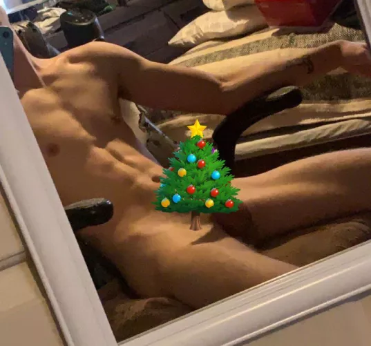 Come open your Xmas gift early. I’m sure Santa won’t mind 🎅🏻🎁😏