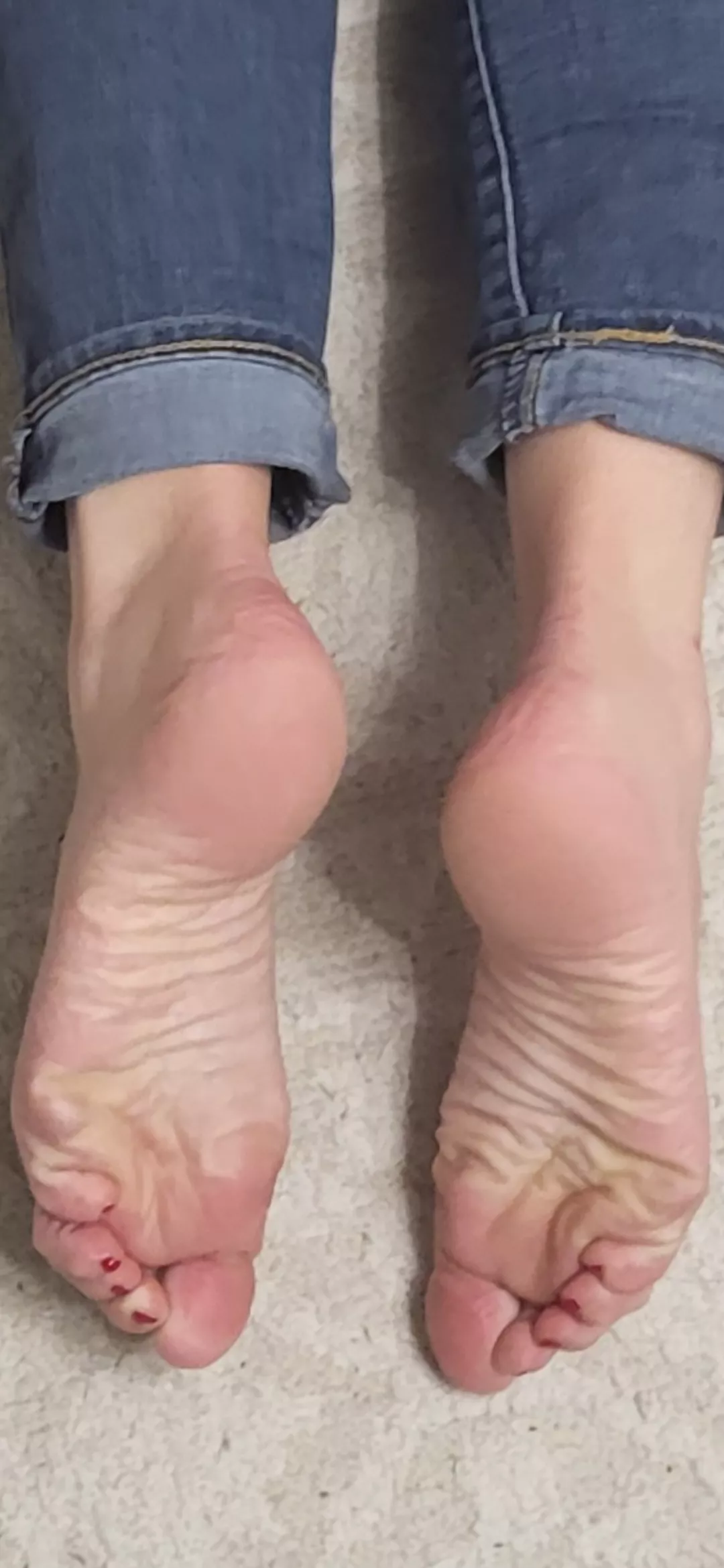 Do you like my feet? :)