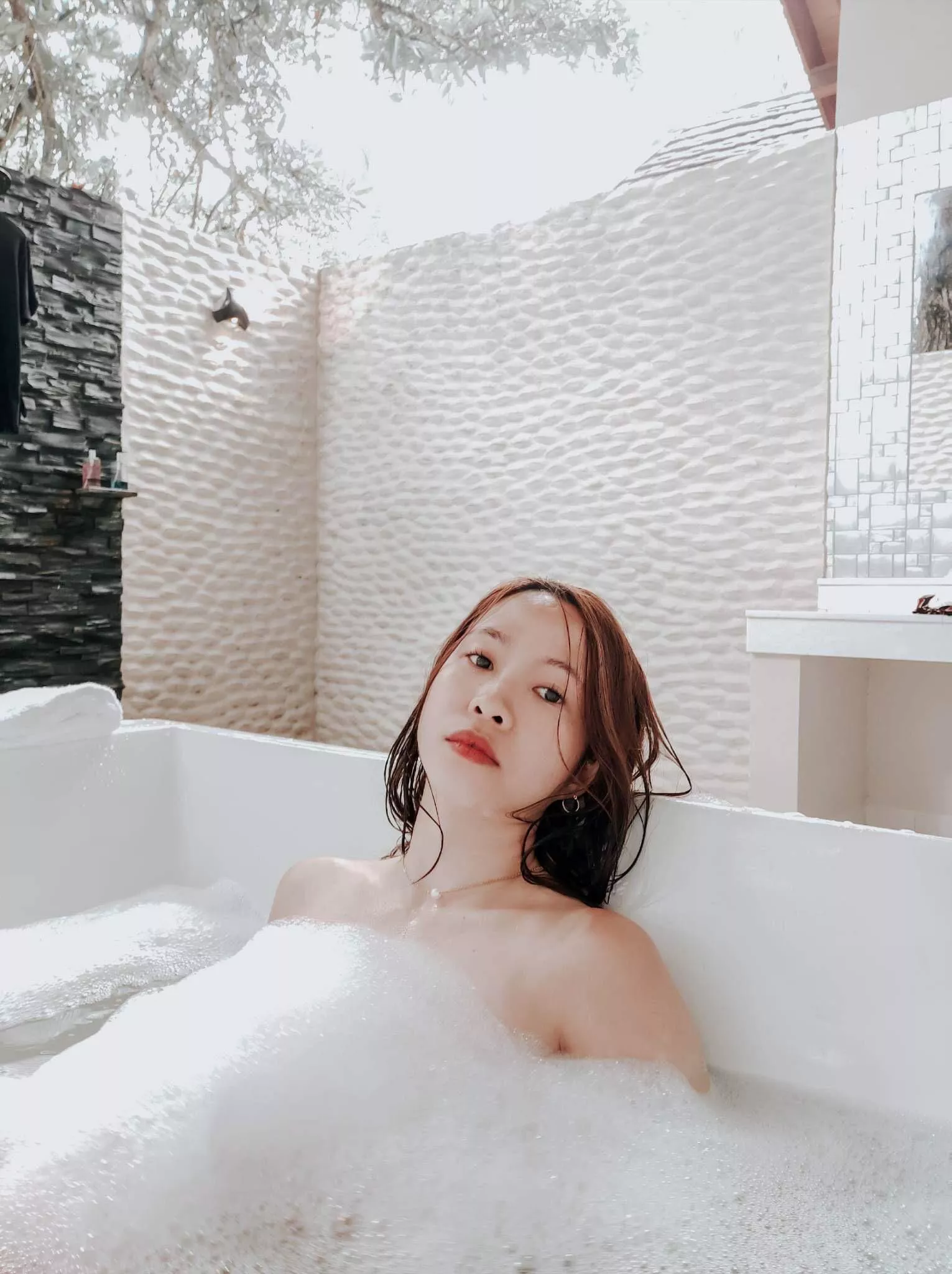 Do you want to soak with this little Filipina?