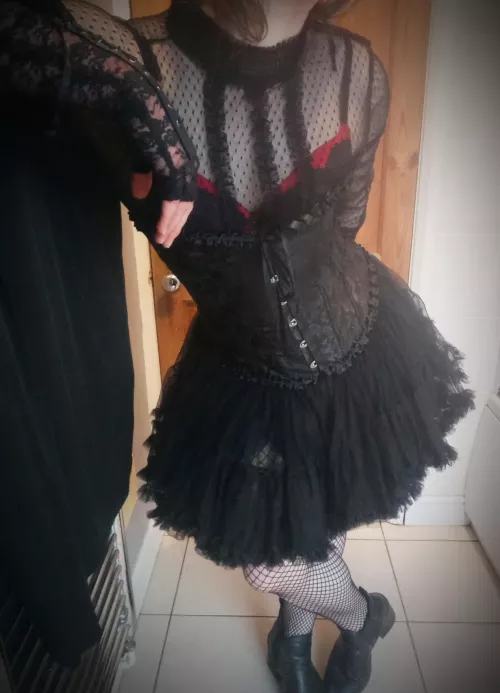 Feeling like a gothic princess when I wear this 💜💜💜