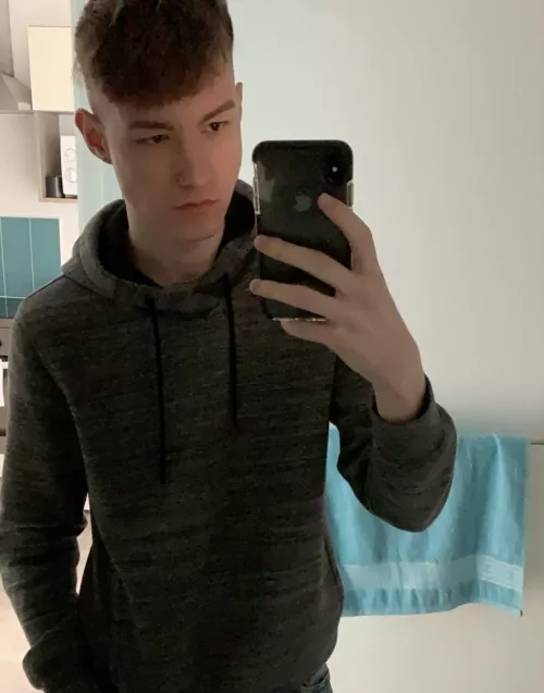 FIFA is finally decent on PC this year 👍🏻 Also, bringing back the nostalgic tunes from earlier titles is a bonus 😛