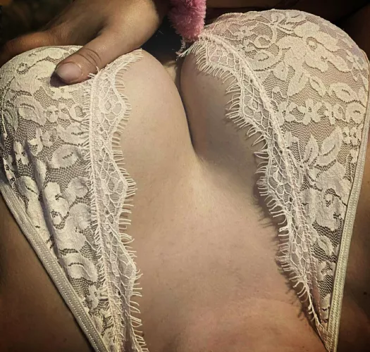 FM4F hey need a girl who wants to chat and play then meet us after Christmas and new year for some fun 😈 add me on Snapchat ronniejrmansi19 this is my gf u will be playing 👅
