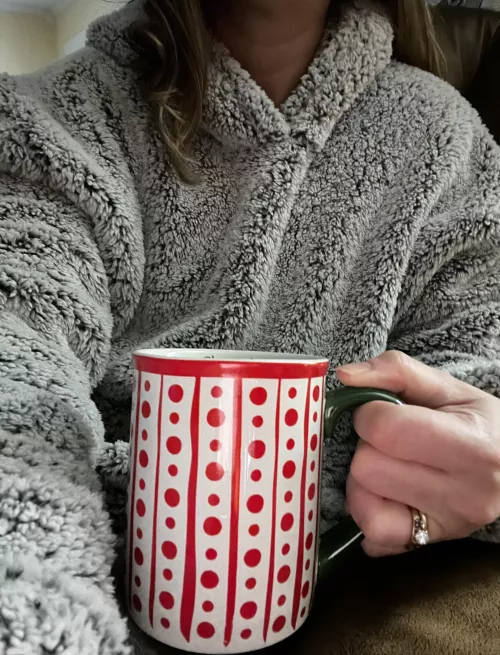 Fuzzy, cozy Christmas-y coffee! 🎄
