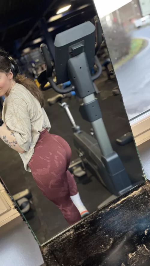 Getting that Christmas booty workout in
