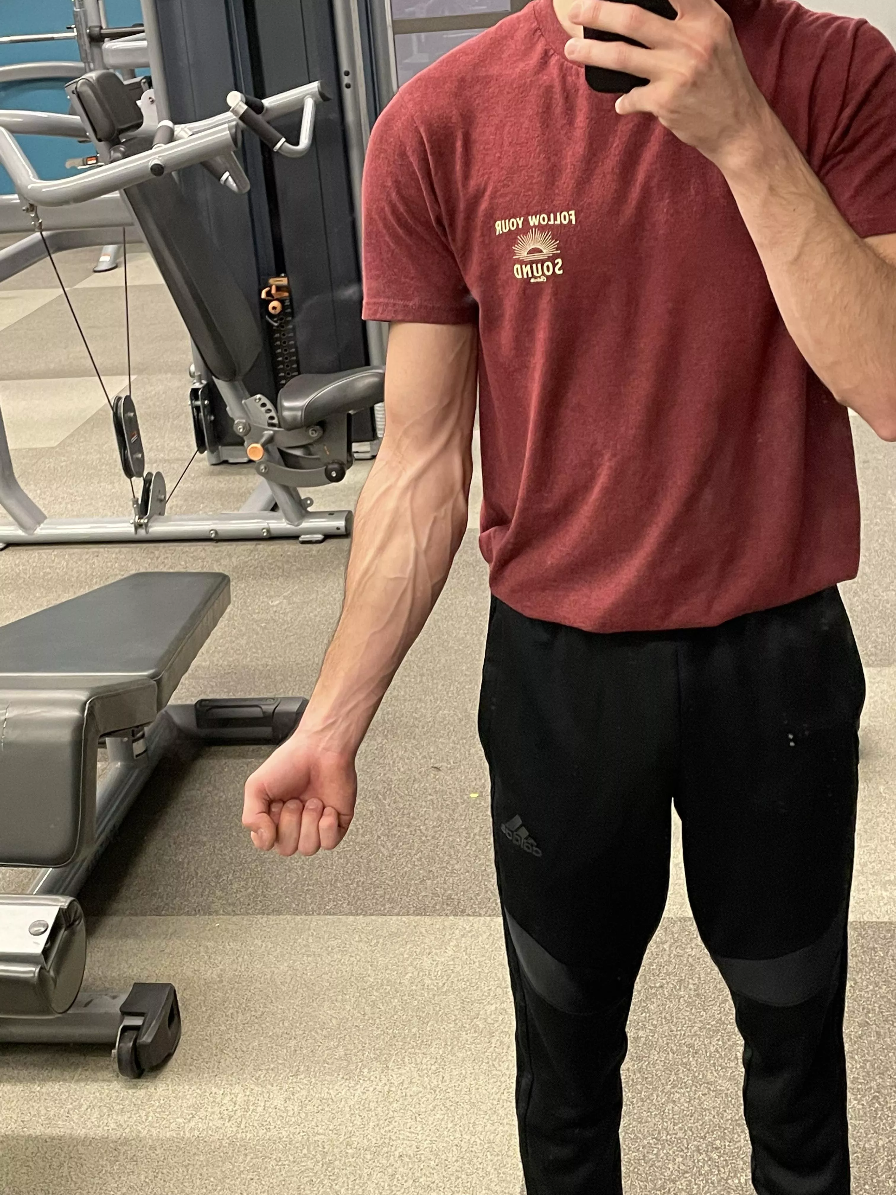 Had to stop for a pic mid workout because veins were poppin 👀