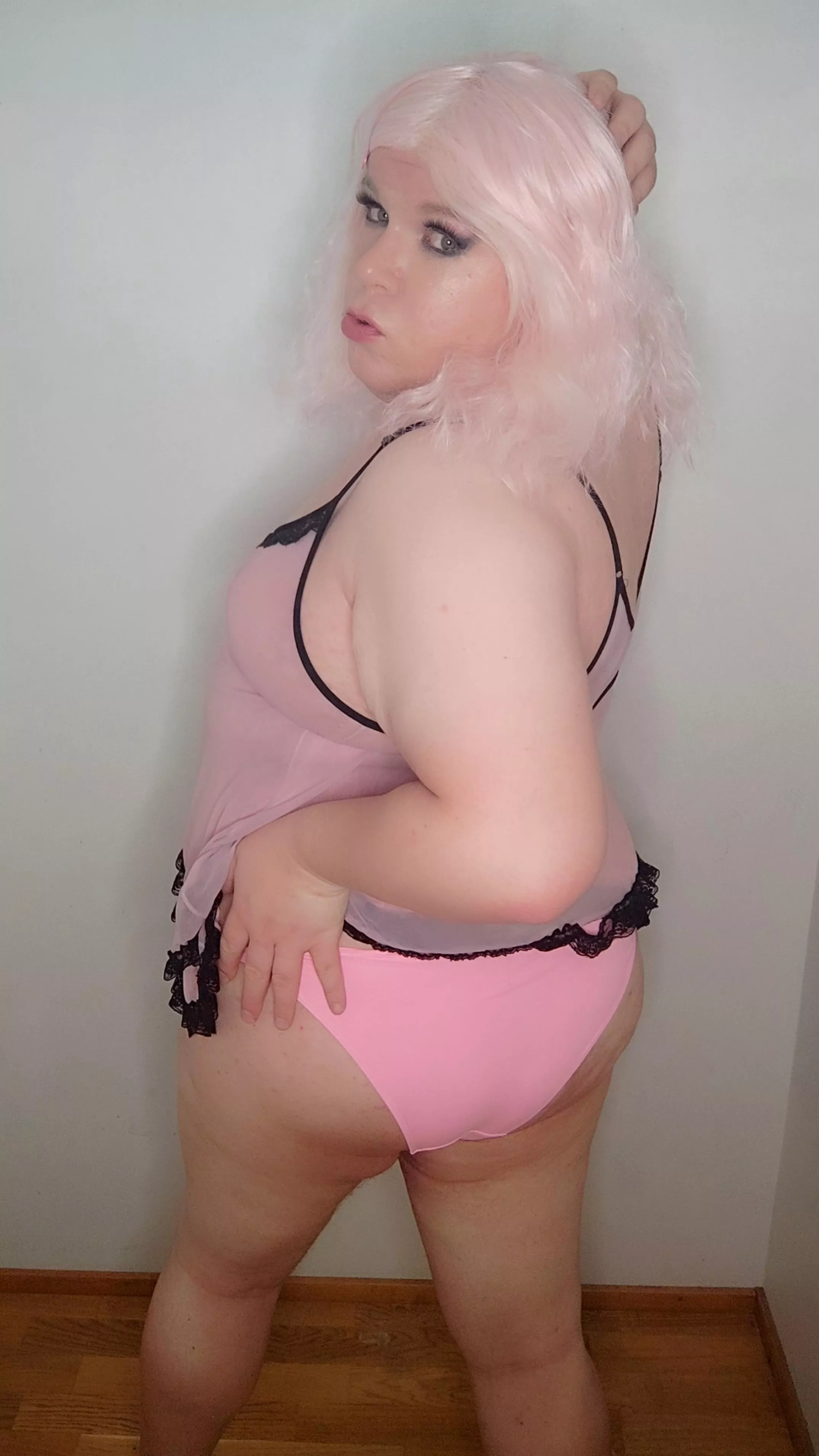 Happy christmas time 😘 would u have fun with me?