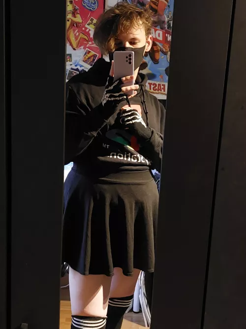 happy femboy friday, lovelies~ any fun plans?