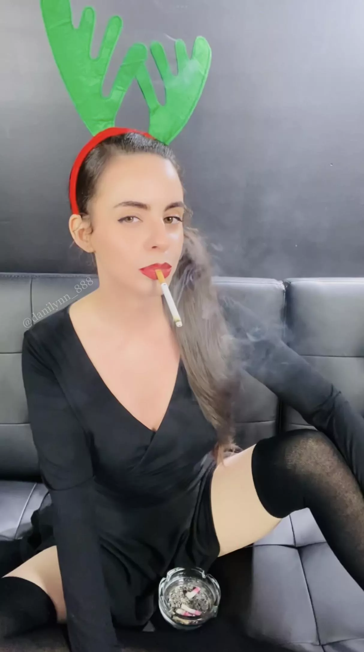 🎄Happy holidays my loves! 🚬💋💨💨💨