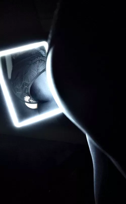 Hopefully my backlit booty is following the rules.