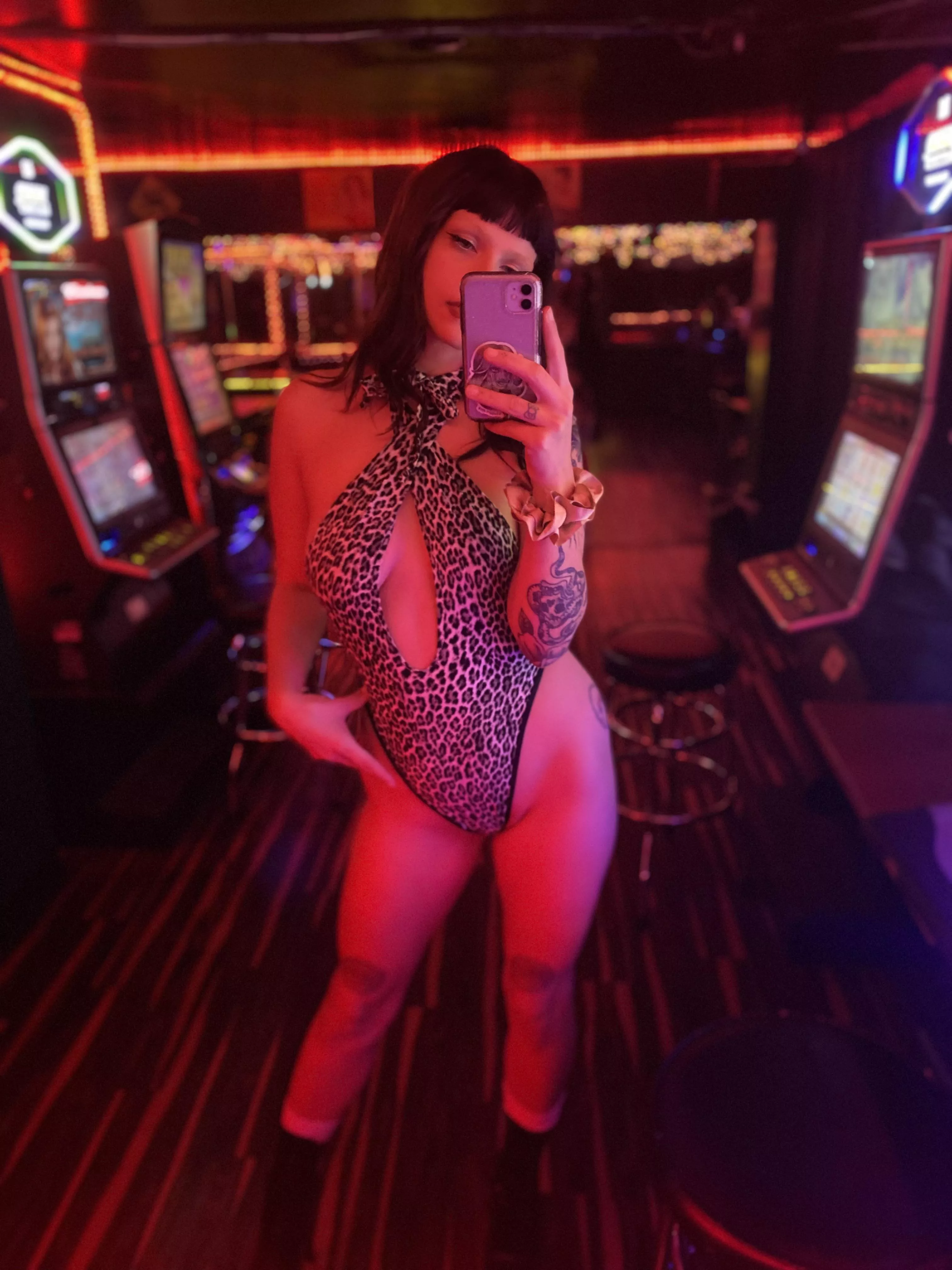 Hoping to meet my follower goal by the end of the year so I can stream more 😋💋