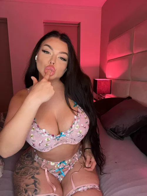 I can be your naughty office slut