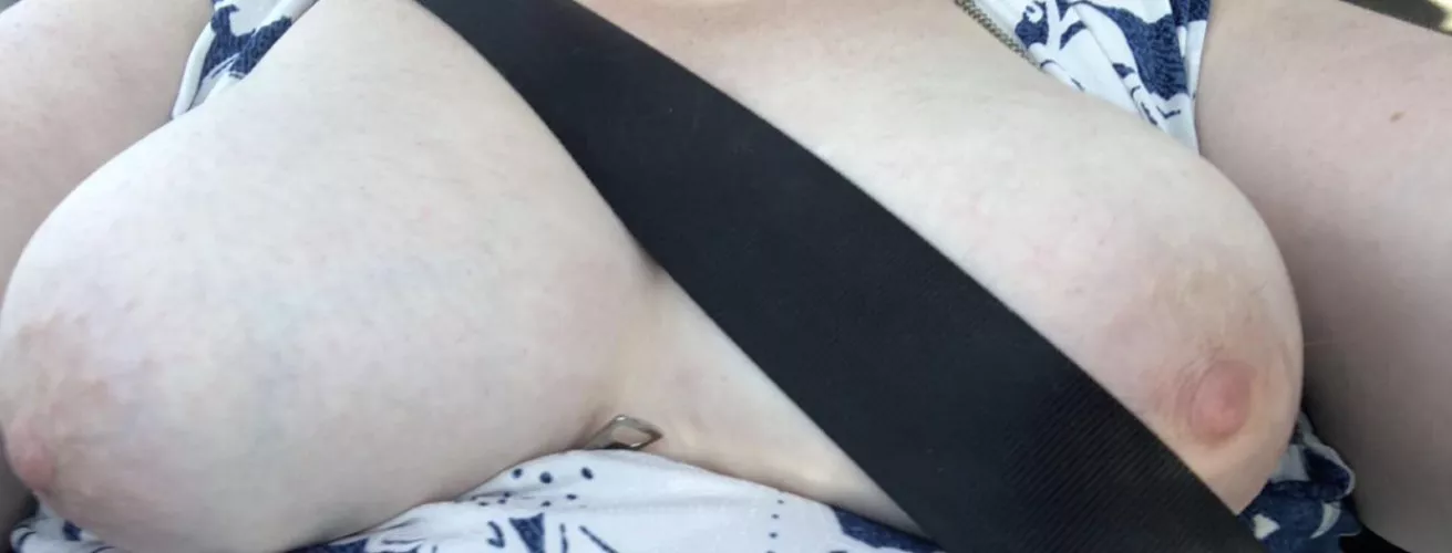I love driving with my tits out 🙈😇