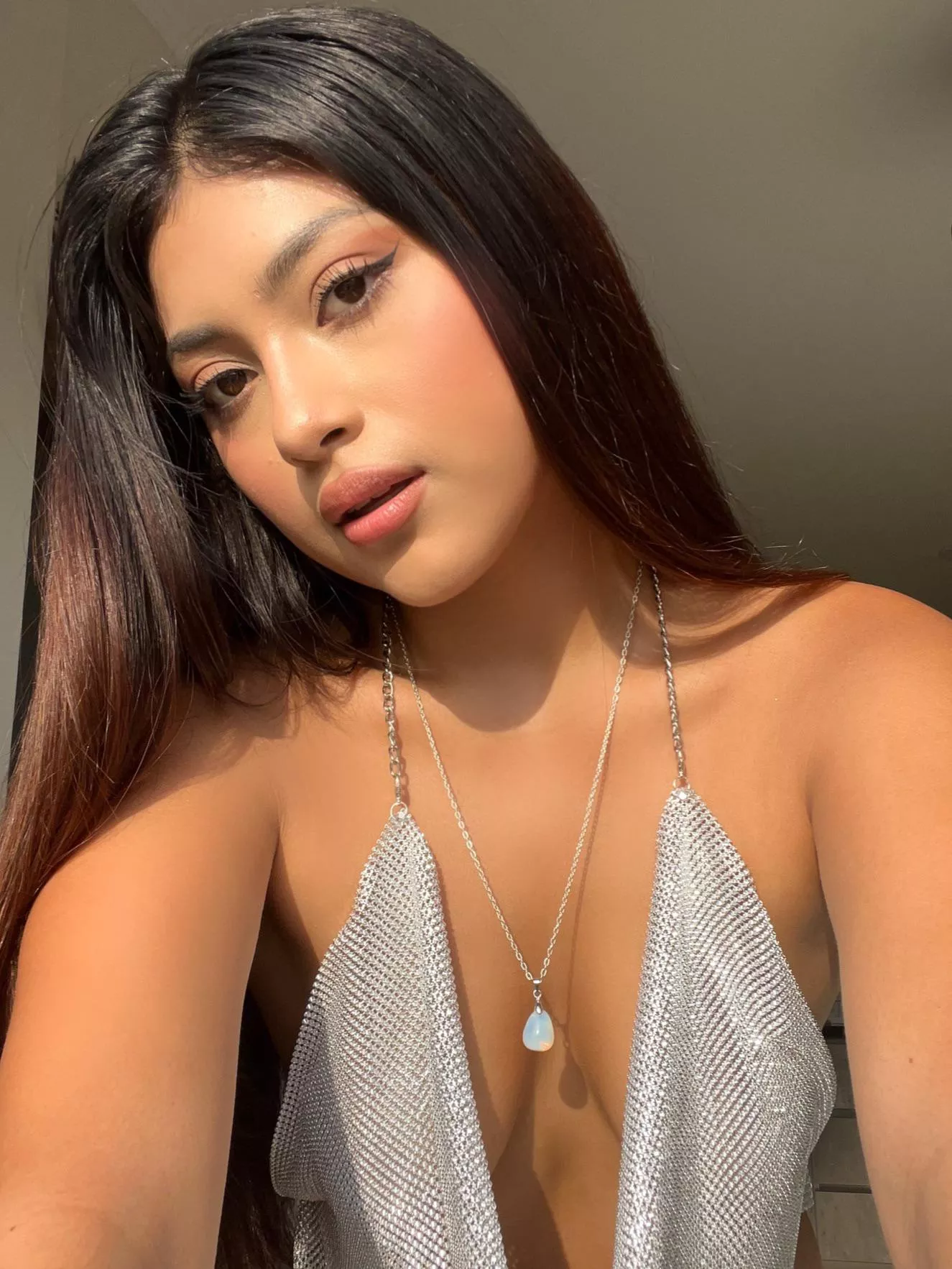 I love shiny tops [f]