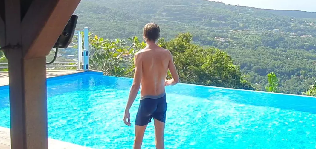 i understand why they looked at my ass