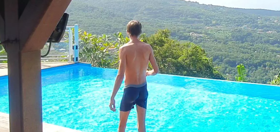 i understand why they looked at my ass