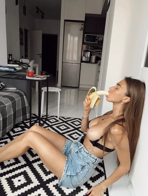 I want your banana 😍