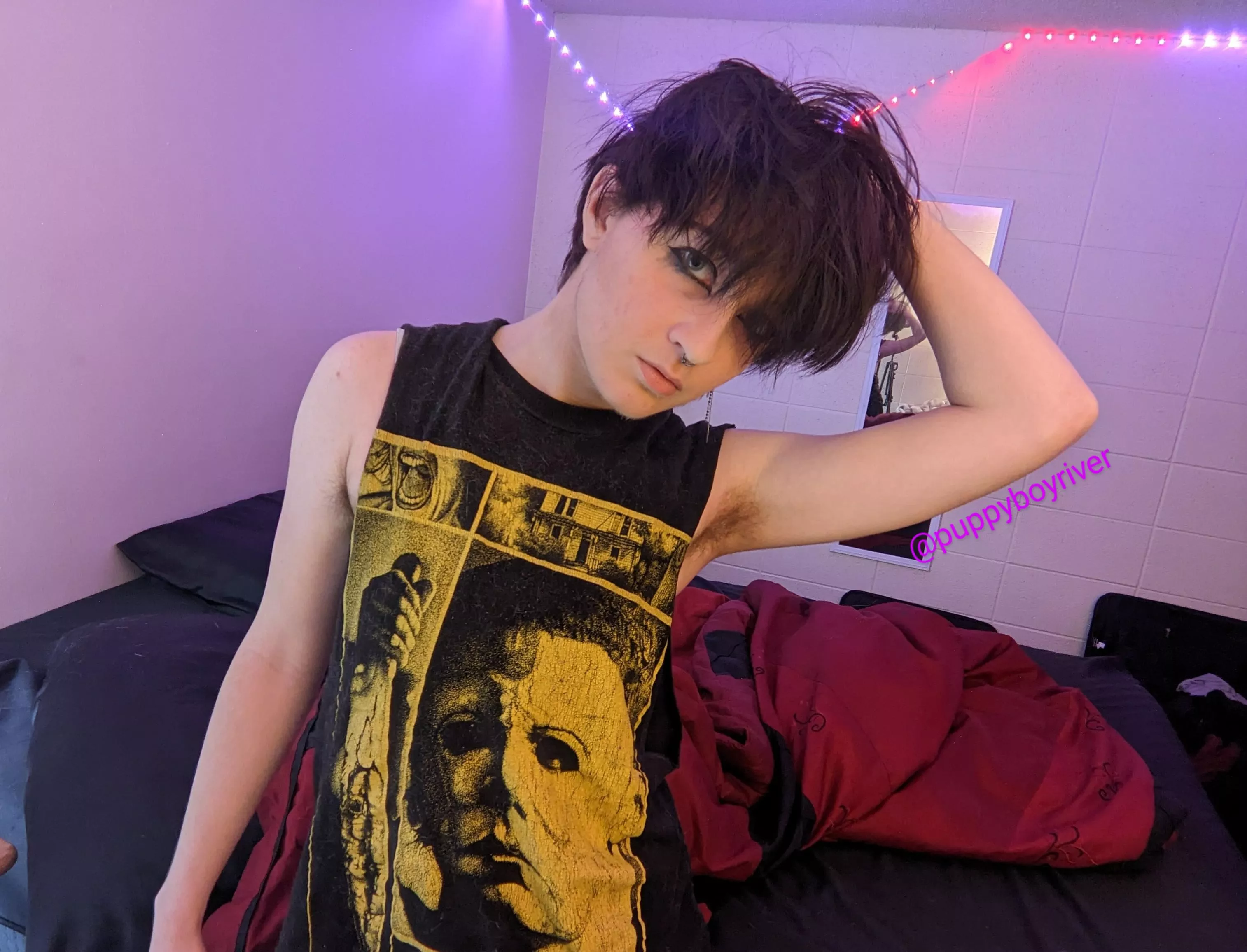 Idk I just felt hot in this pic