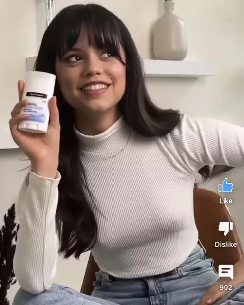 Jenna Ortega pokies