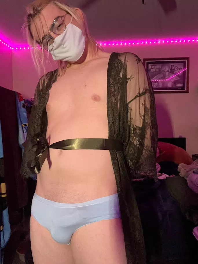 look out i got long and hard weapon!~ :)