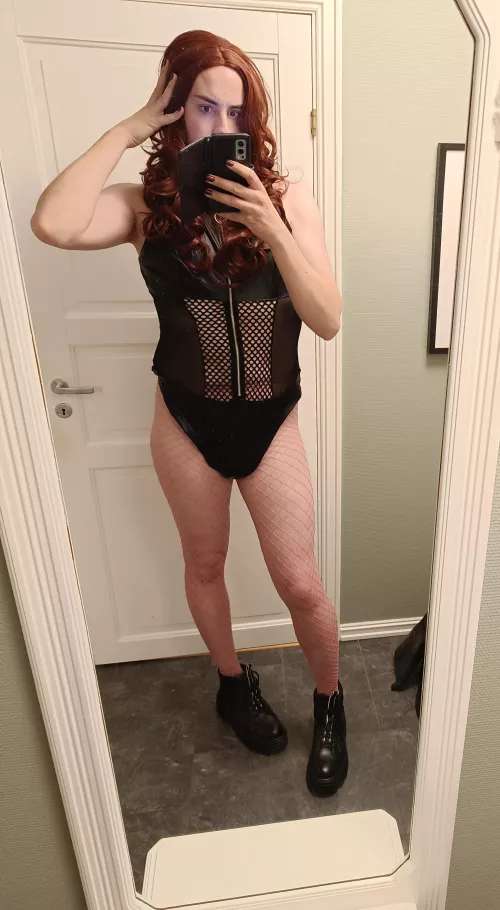 loving the look of fishnet stockings