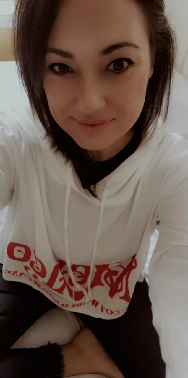 [Mrs] Cute and innocent teacher jerked off her hubby on Spaceship Earth 🤫