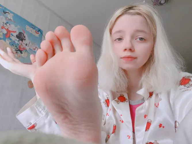 natural toes or nail polish?💕