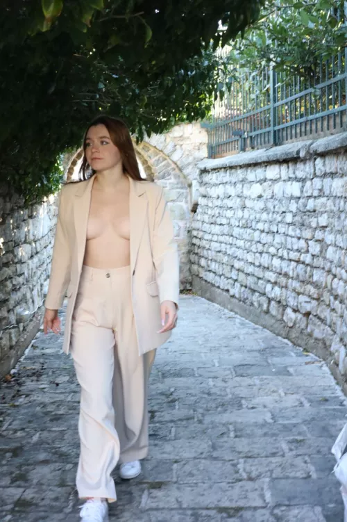 normal walk on a hot day, why do you look like that? 😉😋 irtr