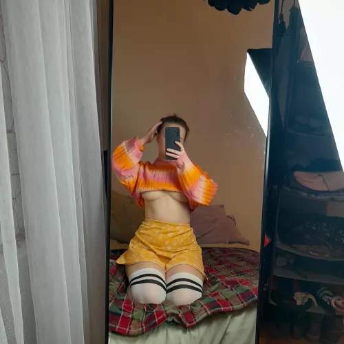 Perfect amount of underboob