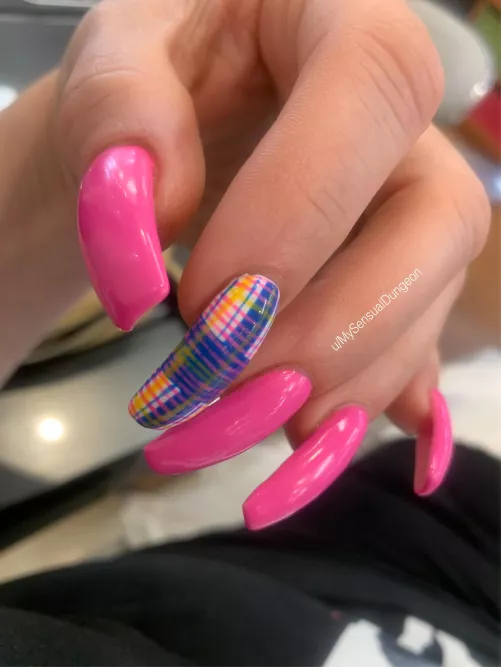 Pink plaid design 💕