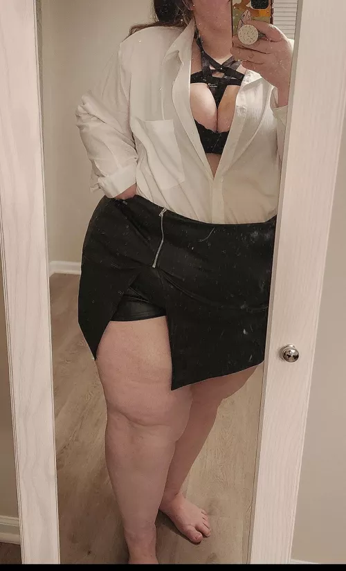 really giving slut at the office holiday party 😇🎄