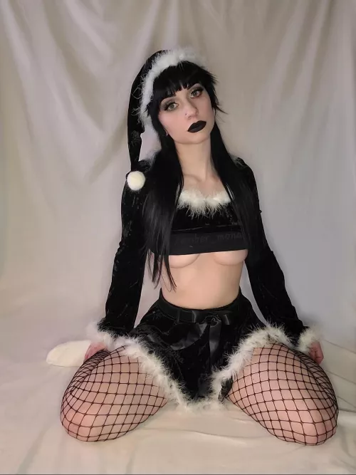 Santa's little helper ❄️🖤