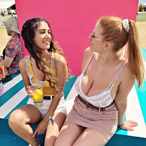 She so proud of her self that her friend’s bf can’t take his eyes of her deep cleavage