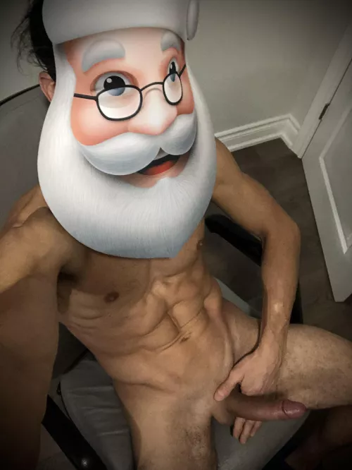 Sit in Santa’s lap and tell him what you want this Christmas! 🎅🏻