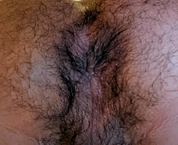 Smells like ripe dude butthole in here