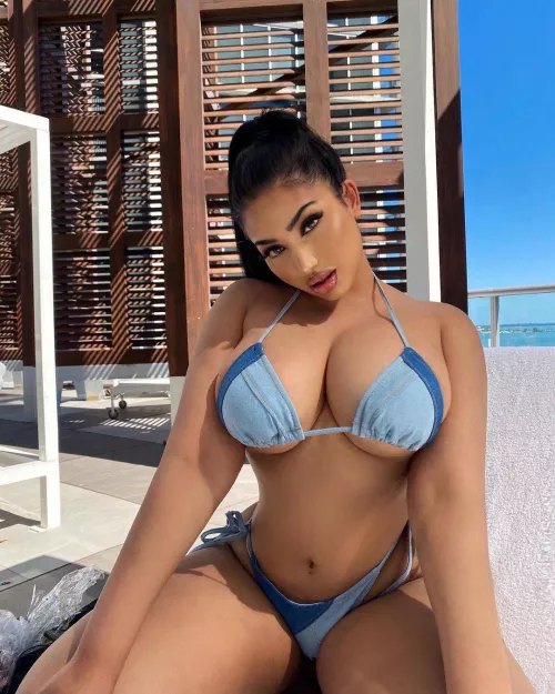 The size of the bikini is good