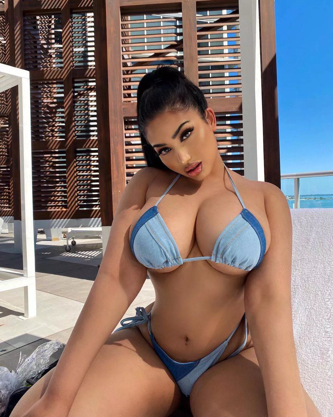 The size of the bikini is good