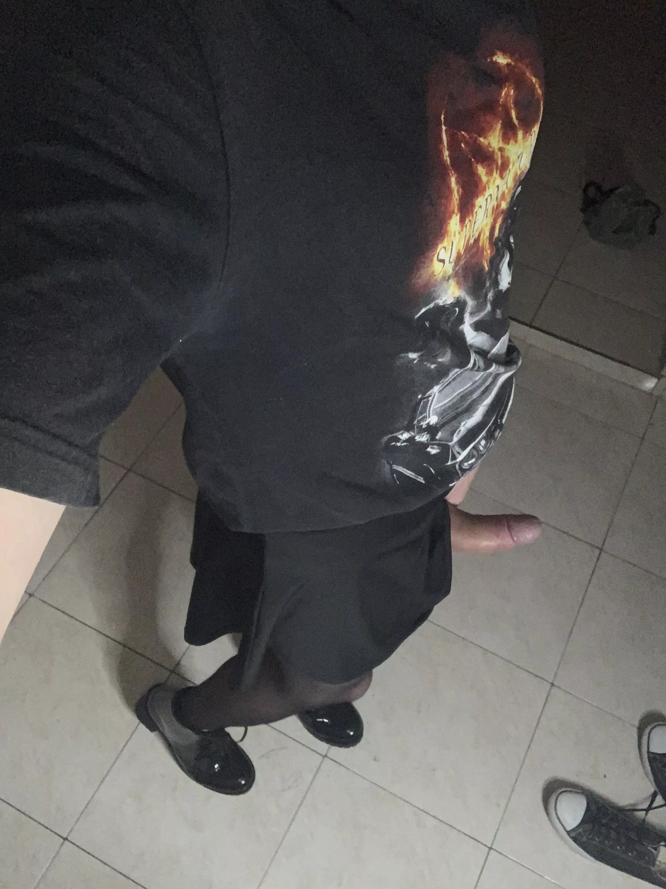 Under the skirt....jpeg