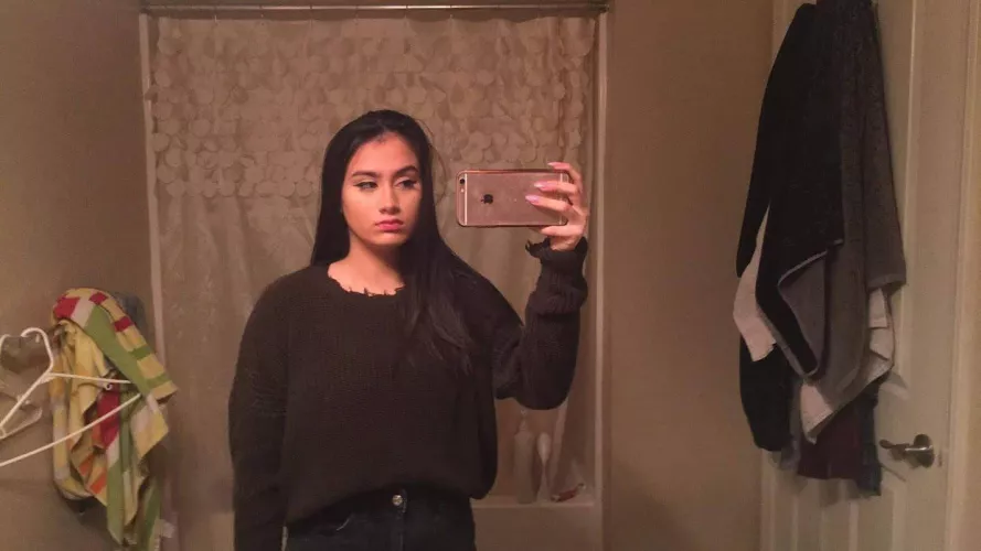 wanna explode to her nudes? upvote and dm