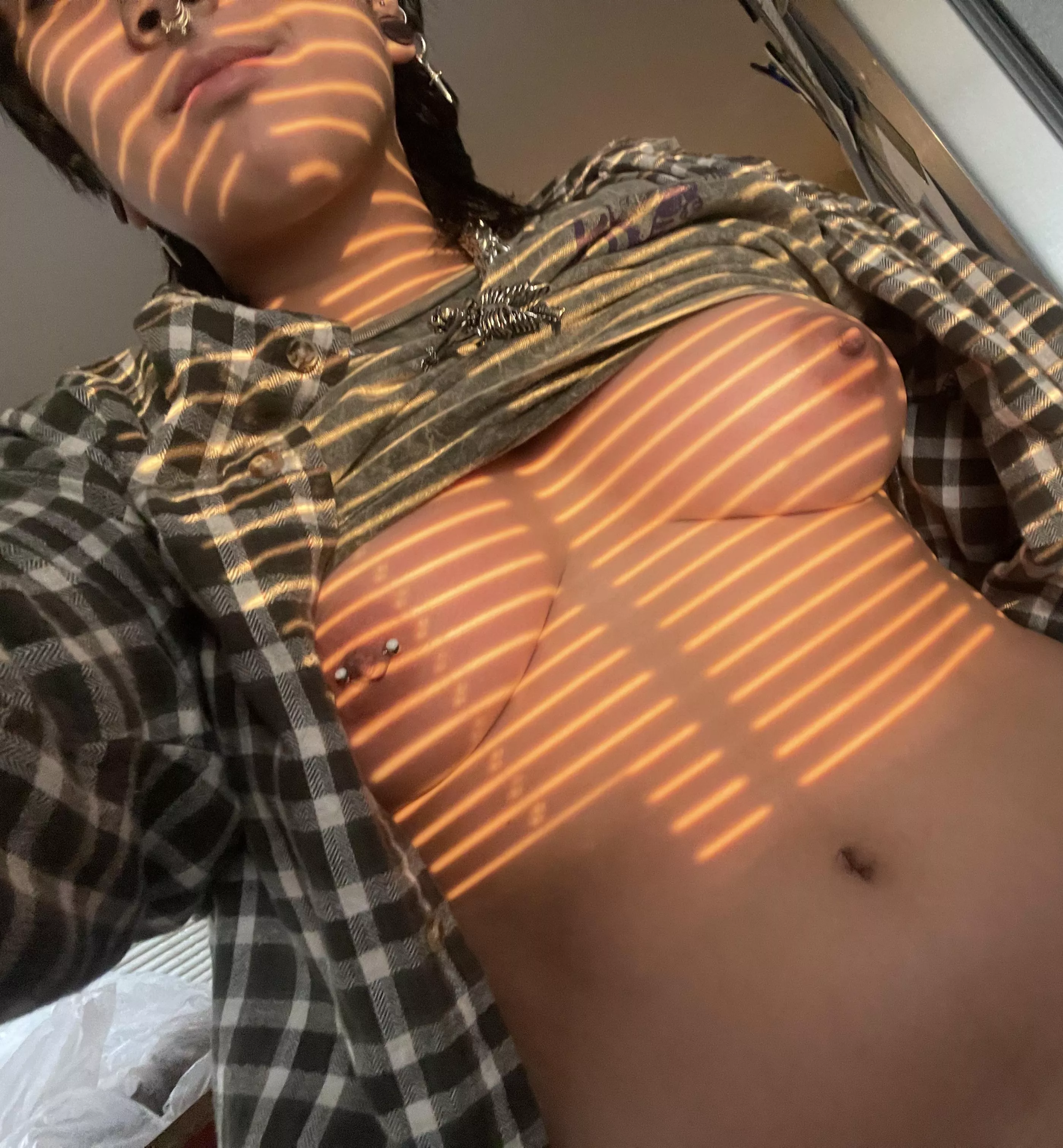 Want you to tongue and suck on my nip piercing 😜✨