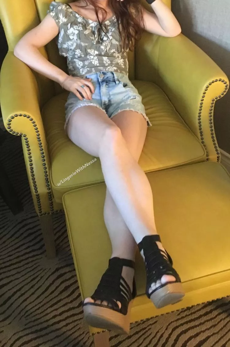 Wedge sandals for some summer throwback