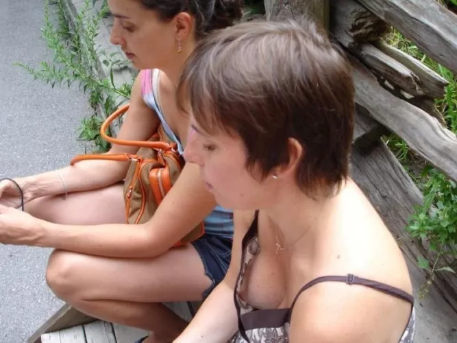 When the cellphone takes priority over what's going on around you