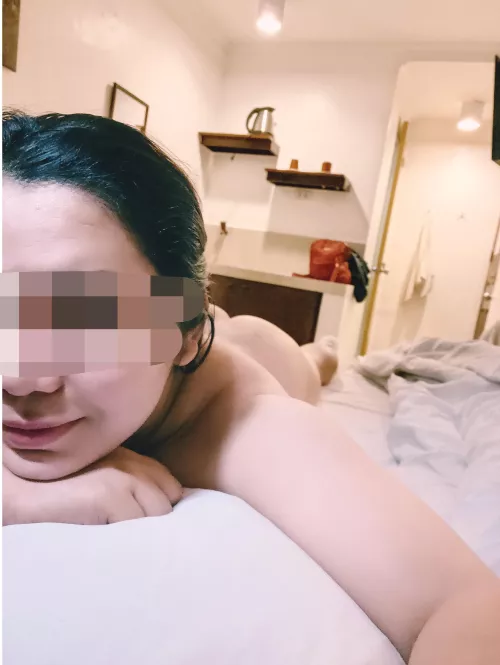 Who wants to join me here? 😘🤭 tgi(f)! 🤫🍑